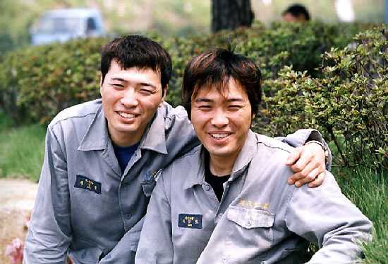 “한 배〔腹〕에서 나와 한 배〔腹〕만들어요” 